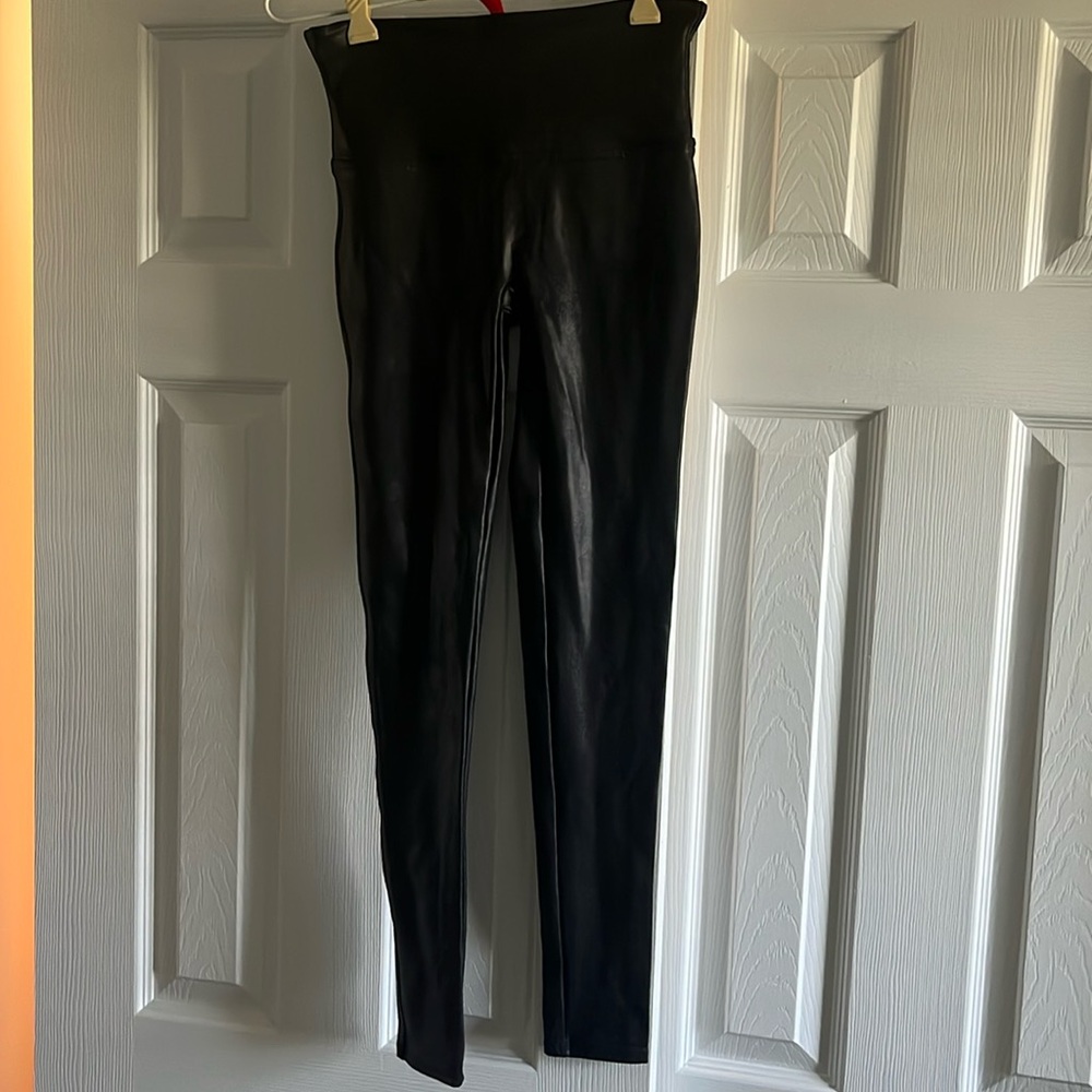 Spanx faux leather leggings. Sz M.